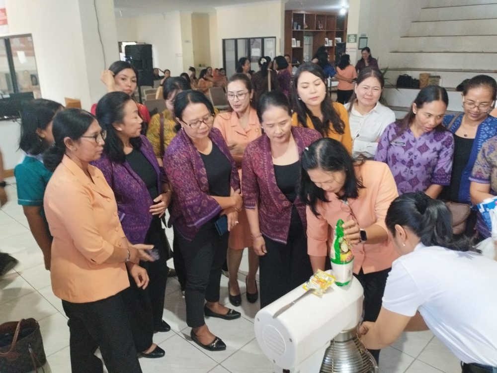 : Tak Sekadar Kumpul, DWP Buleleng Bekali Anggota Keterampilan Olahan Kuliner (Dok.MC Kab. Buleleng))