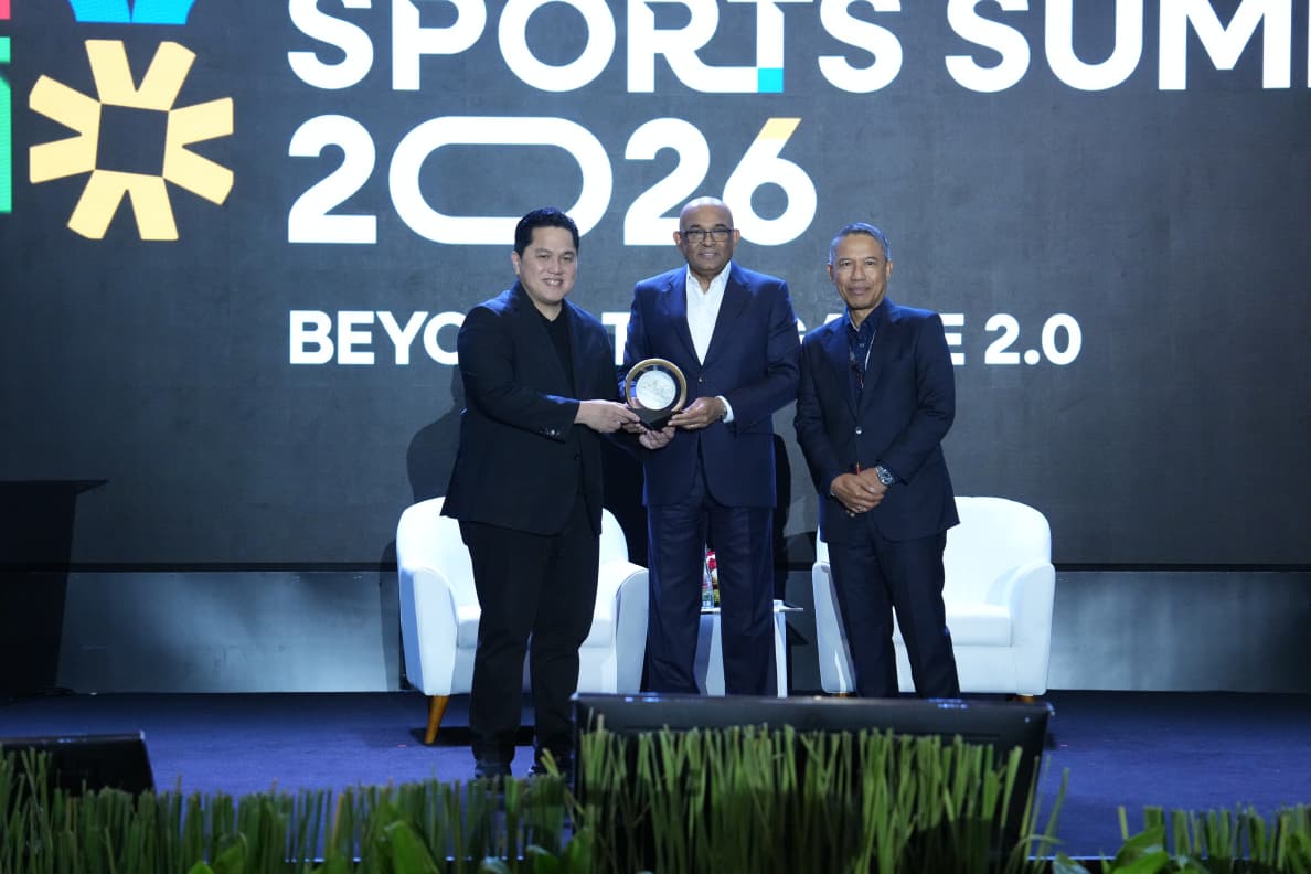 : Sekjen AFC Datuk Seri Windsor John menilai sepak bola Indonesia tengah mengalami kebangkitan dan berpotensi menjadi salah satu kekuatan sepak bola Asia. Hal itu disampaikannya saat menghadiri Global Leadership Forum ISS 2026 sebelum diajak Menpora Erick Thohir mengunjungi sejumlah booth di JICC. (Foto: Humas Kemenpora)