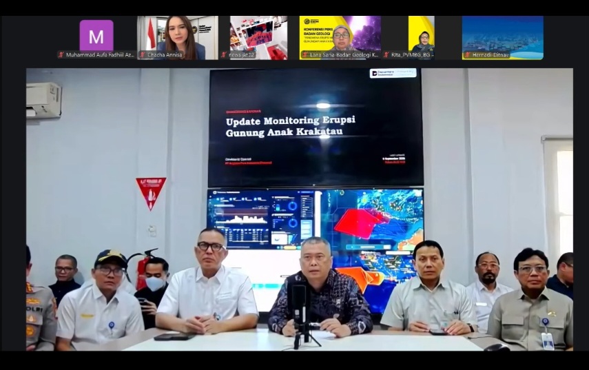 : Erupsi Gunung Anak Krakatau berdampak terhadap operasional transportasi udara. Kemenhub menutup sementara sejumlah bandara berdasarkan hasil pemantauan abu vulkanik dan meminta maskapai mengutamakan keselamatan. Sementara itu, penyeberangan Merak-Bakauheni masih beroperasi dengan kewaspadaan tinggi. (Foto: Hasil Tangkapan Layar Youtube Bakom RI)
