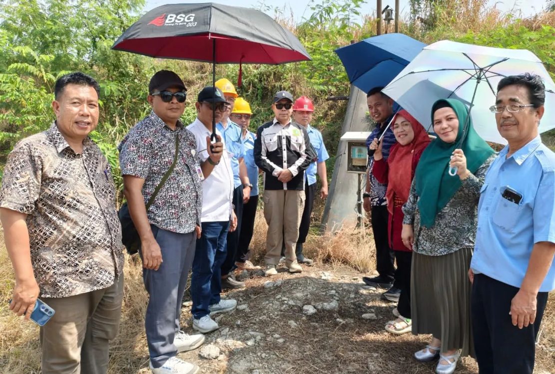 : Bapenda bersama Tim JPN Kejati dan Balai Wilayah Sungai (BWS) Sulawesi II Gorontalo melakukan kunjungan lapangan ke sejumlah perusahaan di wilayah Kabupaten Gorontalo sebagai tindak lanjut koordinasi optimalisasi Pendapatan Asli Daerah (PAD). (foto PPID)
