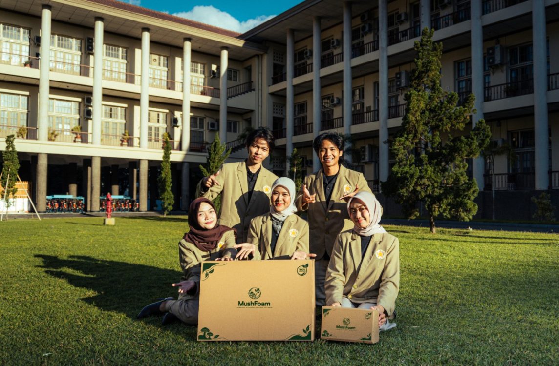 Gantikan Styrofoam, Mahasiswa UGM Manfaatkan Miselium Jamur Jadi Kemasan Bebas Mikroplastik