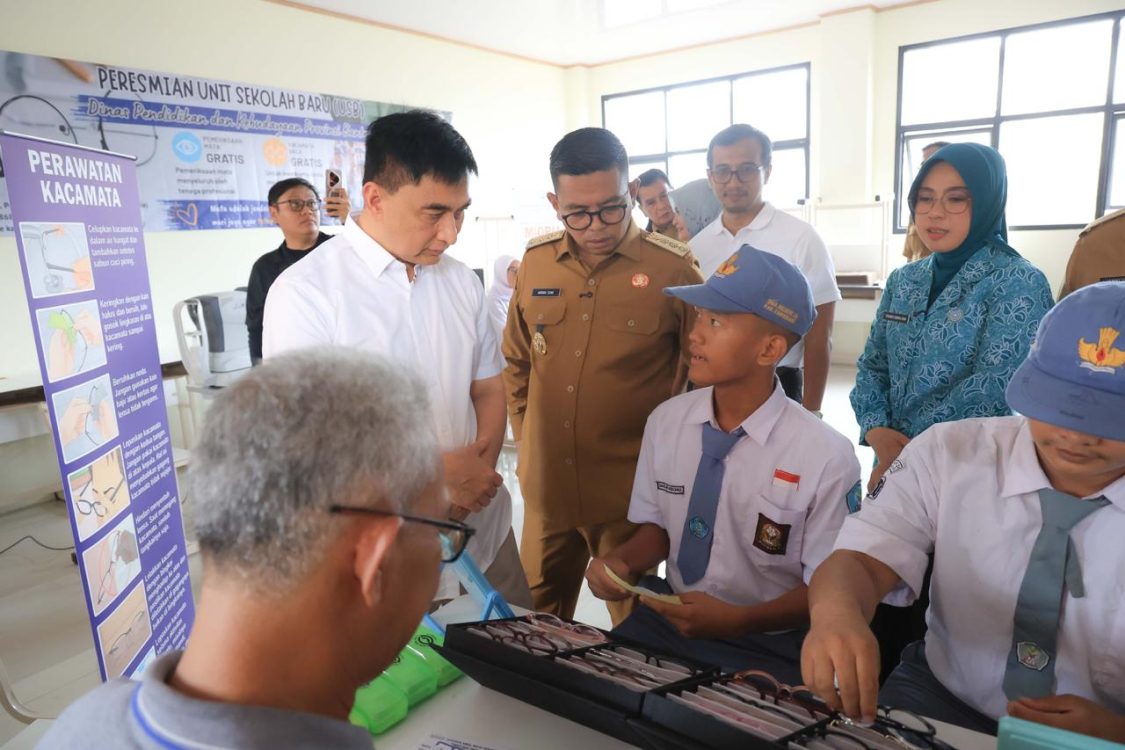 : Gubernur Banten Andra Soni bersama Wagub Banten saat meresmikan 7 USB di SMAN 33 Kecamatan Sepatan, Kabupaten Tangerang, Senin (31/8/2026)/(Biro Adpimpro Banten)