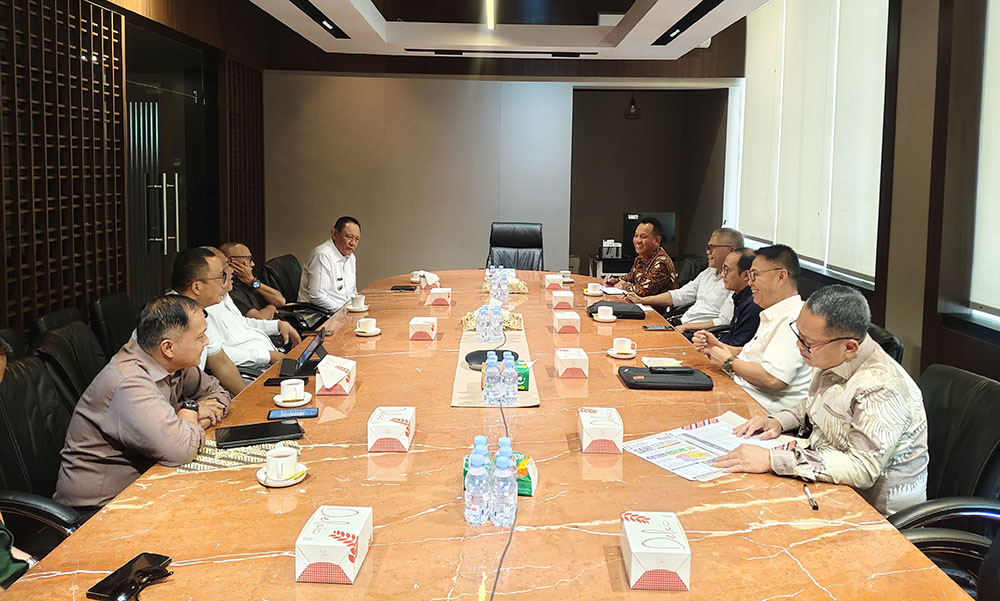 : Gubernur Gorontalo Gusnar Ismail bersama Bupati/Wakil Bupati menemui Dirjen Mineral Dan Batubara Tri Winarno di ruang kerjanya di Jakarta. (Foto : Istimewa)