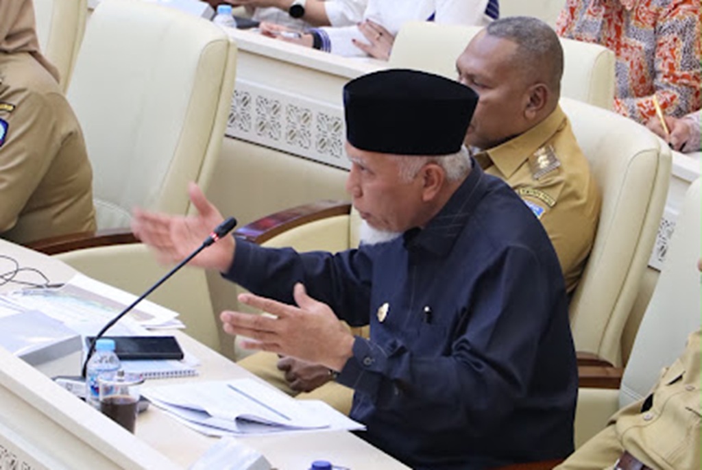 : Gubernur Sumbar memberikan penegasan dalam RDP Komisi II DPR RI di Gedung DPR RI, Jakarta. (foto: MC Sumbar)