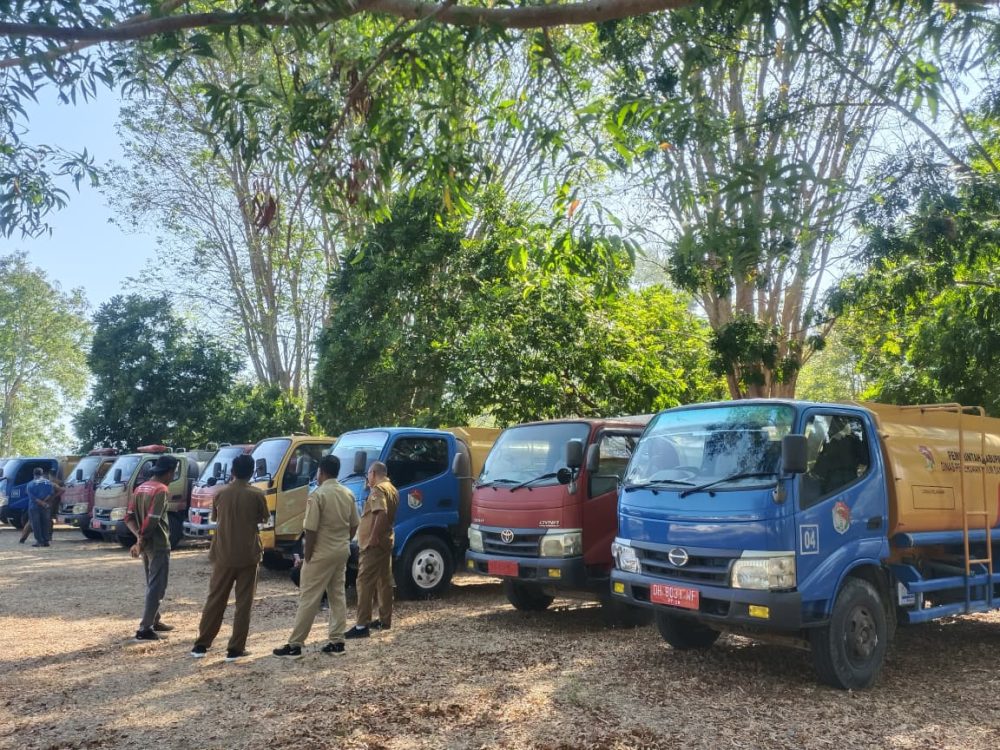 : Para Peserta apel kendaraan khususnya mobil tangki pengangkut air minum di Halaman Kantor Bupati Belu pada Senin, (7/9/2026)
