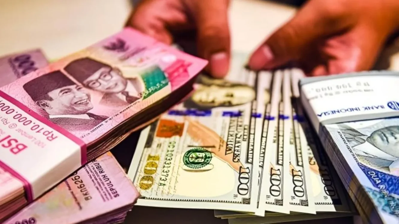 harga minyak, penguatan dolar AS turut menjadi faktor yang membebani rupiah