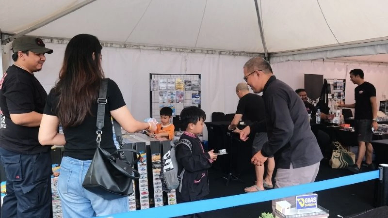 Hari Terakhir GIIAS Bandung 2026, Diecast hingga Live Music Jadi Daya Tarik Pengunjung