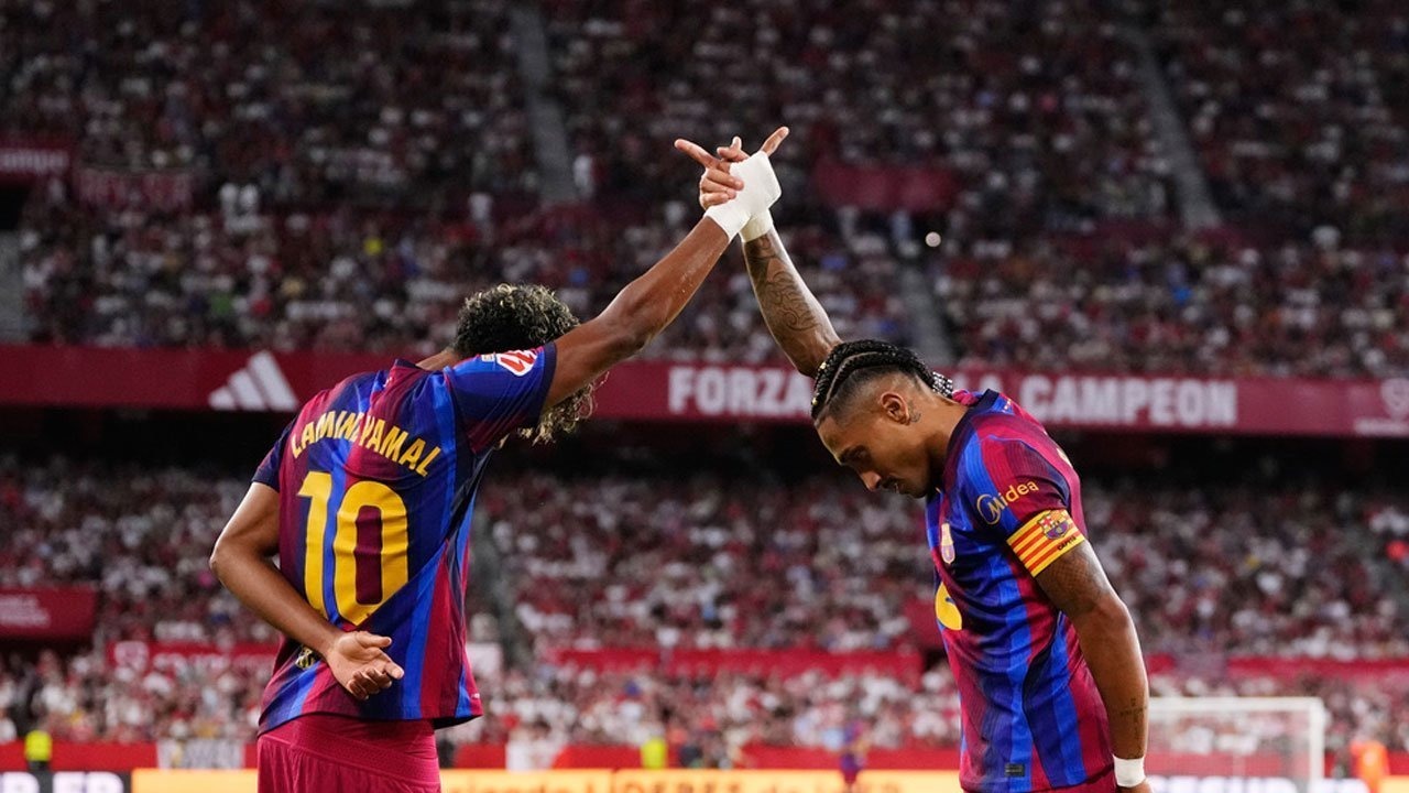 Hattrick Raphinha Bungkam Sevilla 3-1, Barcelona Kokoh Dipuncak La Liga