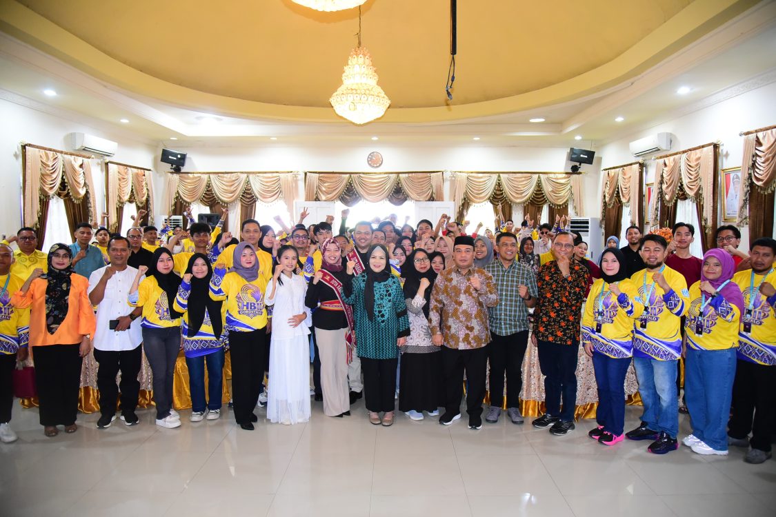 : Wakil Gubernur Gorontalo Idah Syahidah Rusli Habibie, perwakilan pimpinan OPD bersama seluruh penyandang disabilitas Tunarungu pada peringatan Hari Bahasa Isyarat Indonesia (HBII) tahun 2026 tingkat Provinsi Gorontalo, di Aula Rujab Wagub, Sabtu, (26/9/2026). Foto – Diskominfotik/Nova.