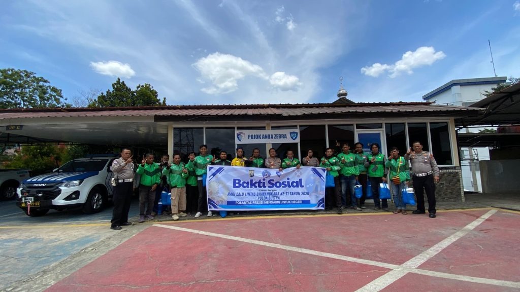 HUT Lalu Lintas Bhayangkara ke-71, Ditlantas Polda Sultra Gelar Baksos Bareng Ojol