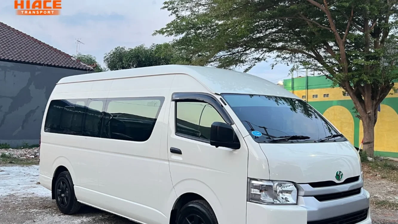 Wisata Rombongan ke Kuningan, Ini Perbedaan Elf dan Hiace Sebelum Pilih Kendaraan