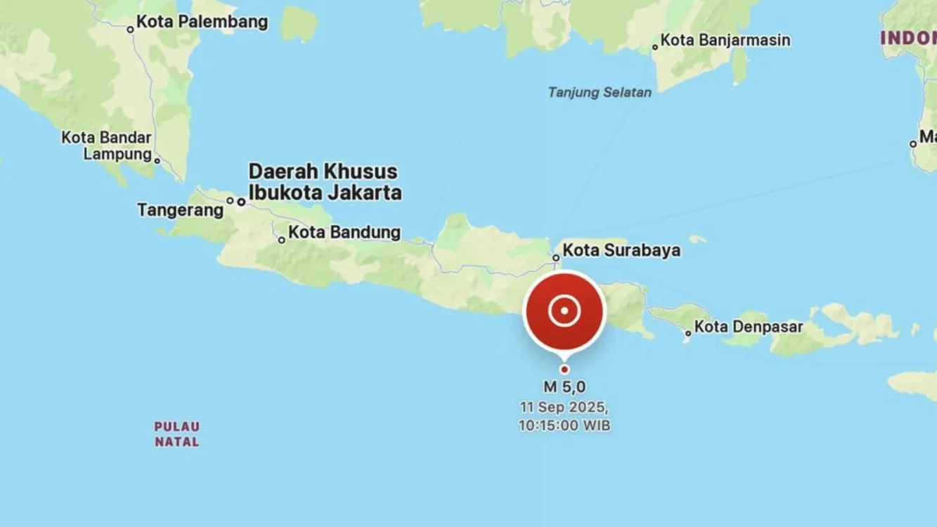 pusat gempa berada di laut, sekitar 160 kilometer arah tenggara Kabupaten Malang