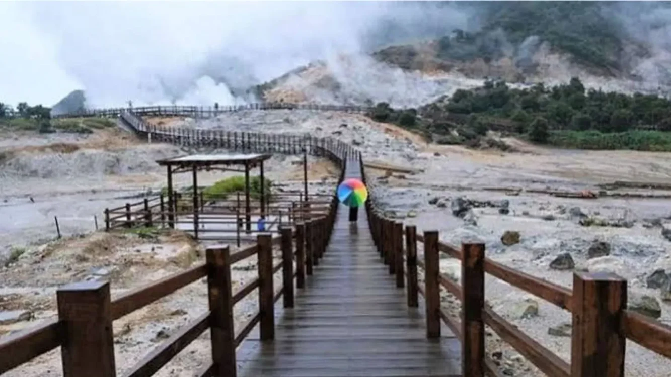 Menjelajahi Kawah Sikidang Dieng, dari Jembatan Kahyangan hingga Kuliner Khas