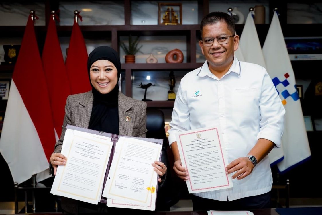: Menkomdigi Meutya Hafid usai menandatangani MoU kerja sama antara Indonesia dan India dalam mengembangkan teknologi telekomunikasi dan memperkuat ekosistem digital. (Foto: Humas Kemkomdigi)