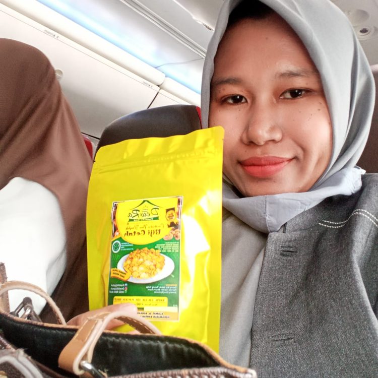 : Inovasi pemanfaatan biji karet menjadi produk pangan mengantarkan Dewi Melinda, warga Desa Berancah, Kabupaten Bengkalis, Riau, ke babak 10 besar DPD RI Award 2026. - Foto: Mc.Bengkalis