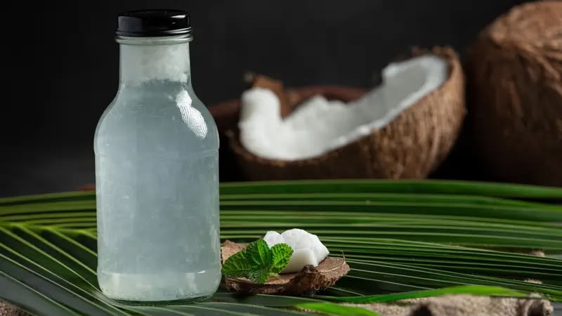 Jangan Kebanyakan! Ini Takaran Air Kelapa Tiap Harinya