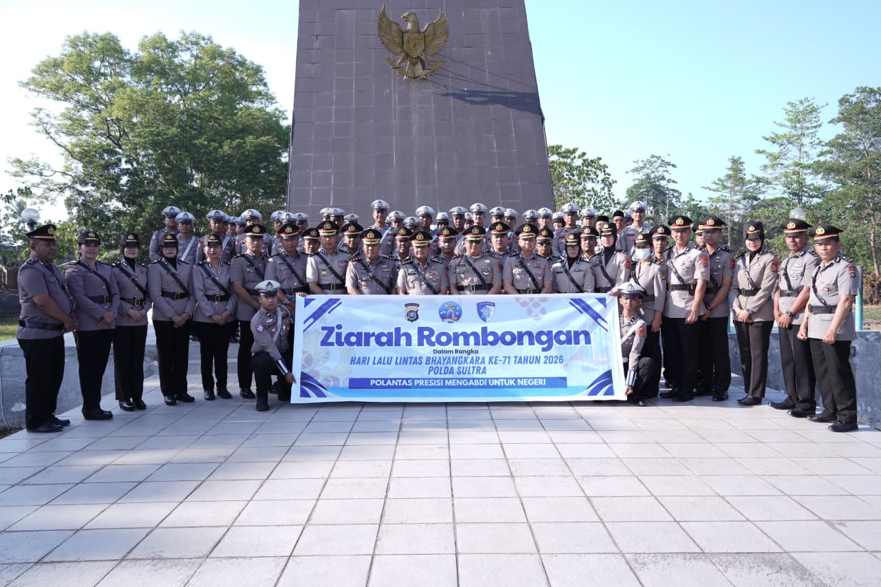 Jelang Hari Lalu Lintas Bhayangkara ke-71, Ditlantas Polda Sultra Ziarah ke TMP Watubangga