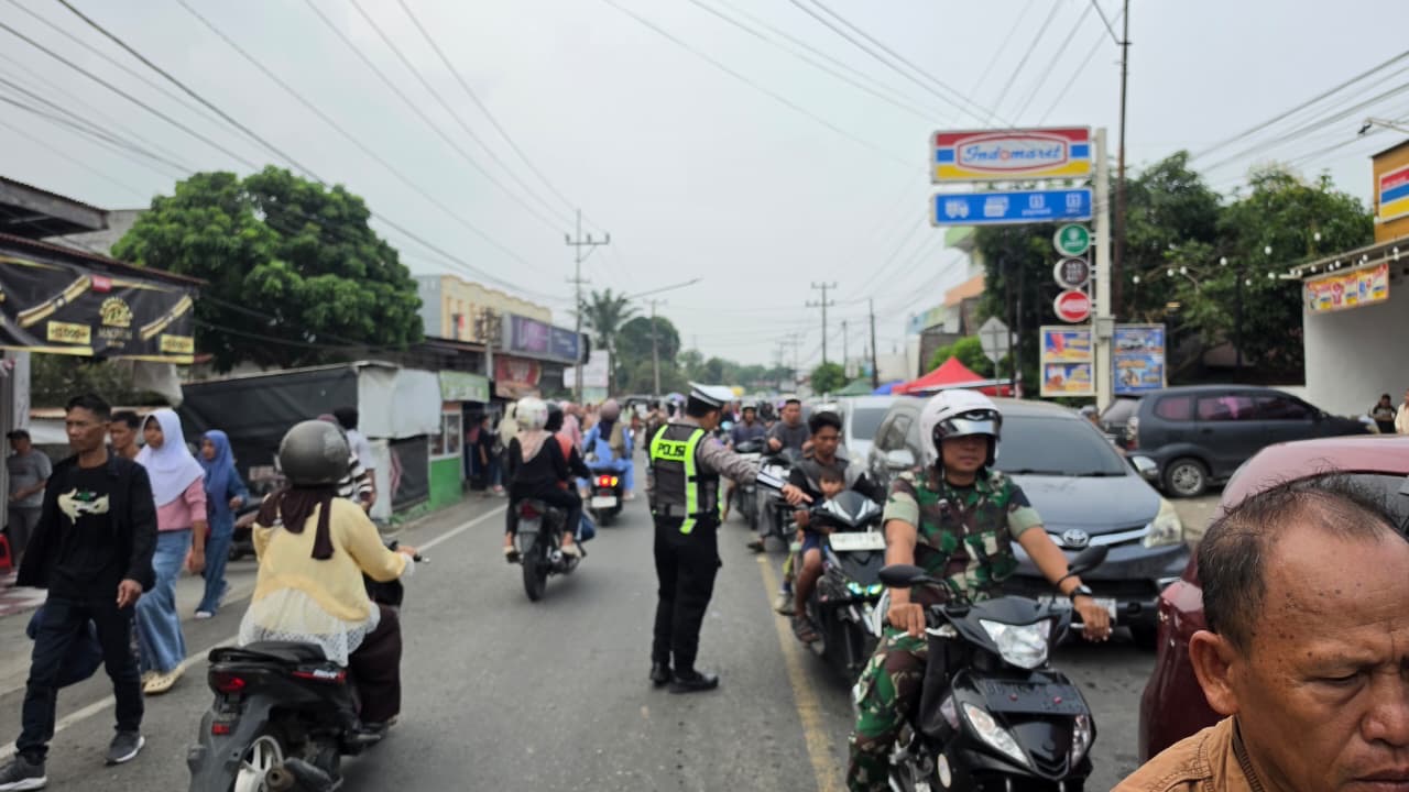 Jelang Pengumuman Calon Tamtama, Satlantas Polres Lahat Atur Lalu Lintas di Jalan Ahmad Yani