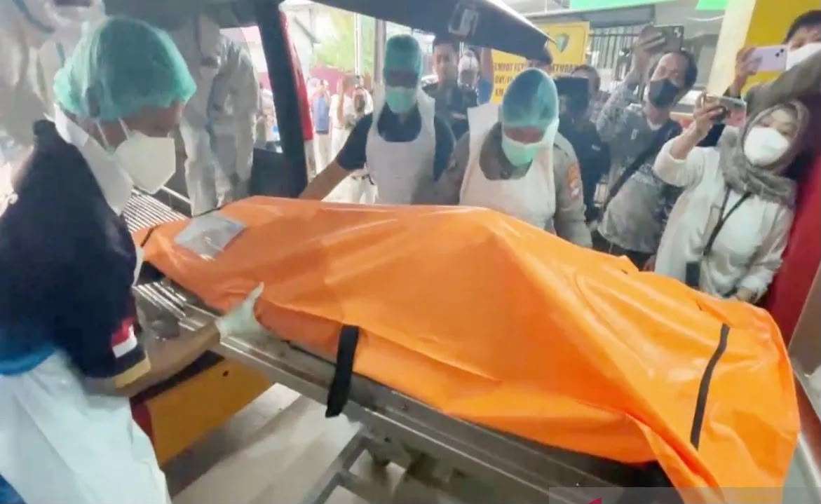 Jenazah Korban ke-10 Kapal Virgo Tiba di RS Bhayangkara, Tim DVI Mulai Identifikasi