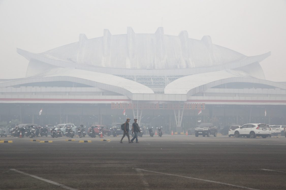 : Kabut Asap Ganggu Penerbangan di Bandara Tjilik Riwut.