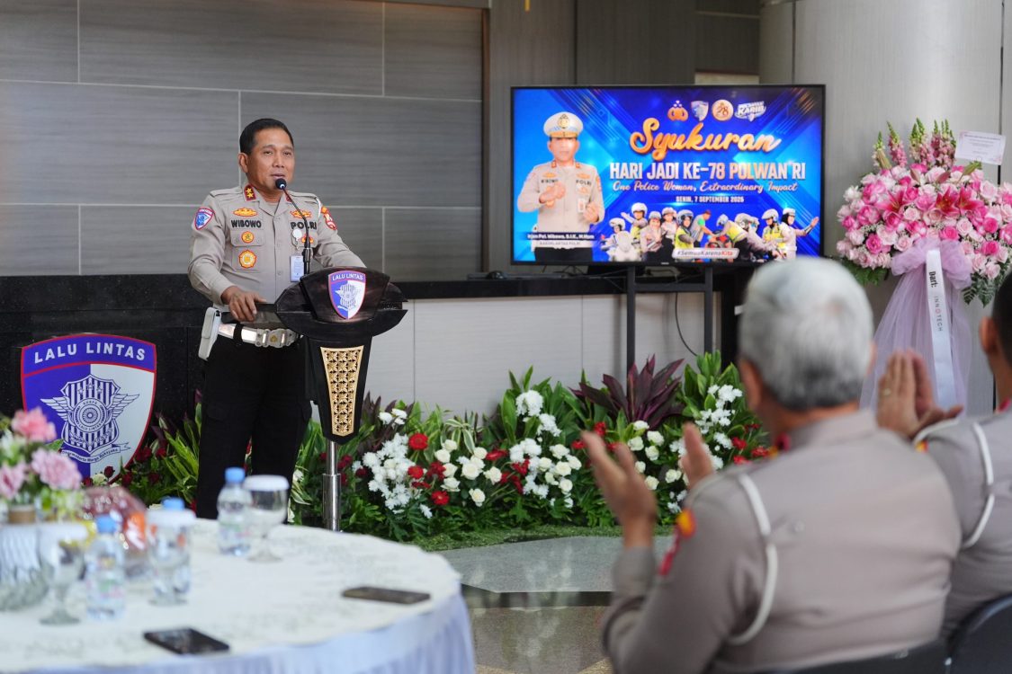 Kakorlantas Polri Ajak Polwan Jadi Srikandi yang Menginspirasi dan Menyentuh Hati Masyarakat
