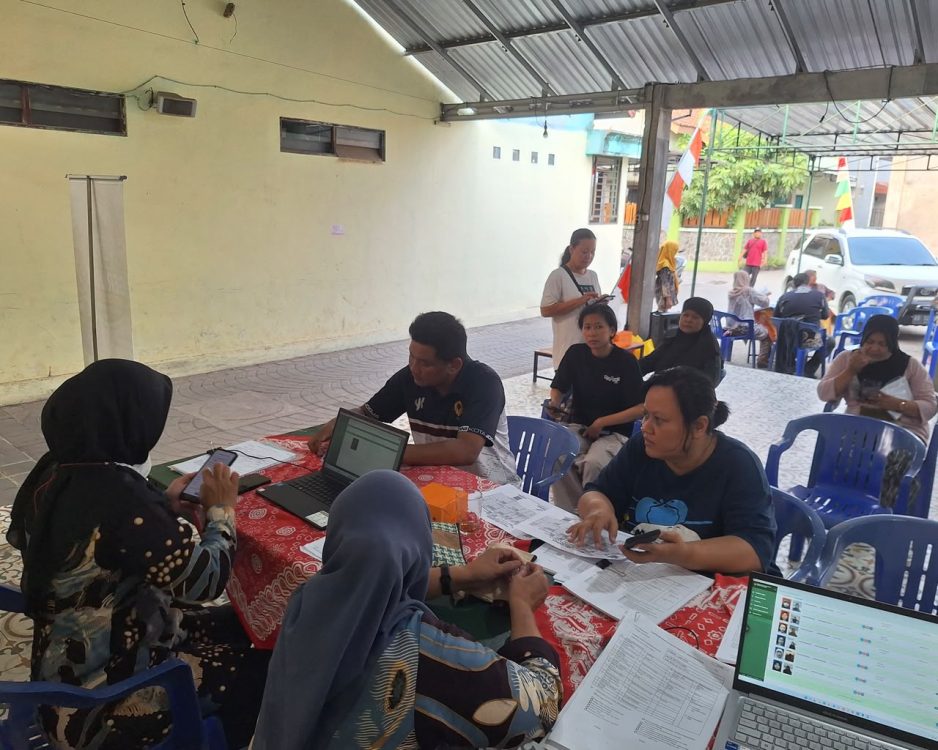: Digitalisasi layanan perlindungan sosial yang didampingi pemutakhiran data kependudukan merupakan kunci utama dalam memastikan pemenuhan hak-hak warga rentan secara transparan, terintegrasi, dan tepat sasaran. Kapanewon Depok fasilitasi pendaftaran Perlinsos digital, Rabu (19/8/2026).