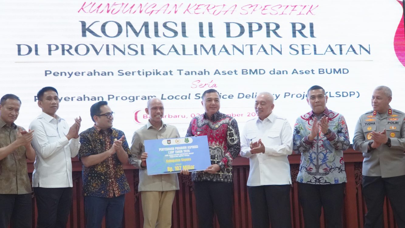 : Wakil Bupati Kapuas Dodo, didampingi Kepala Dinas Lingkungan Hidup dan Kehutanan (DLHK) Kabupaten Kapuas Tonun Irawati, Kepala Badan Keuangan dan Aset Daerah (BKAD) Kabupaten Kapuas Marlina, serta Sekretaris Badan Perencanaan Pembangunan Daerah, (Bappeda) Kabupaten Kapuas. - Foto: Mc.Kapuas