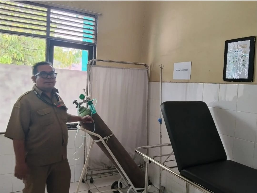 : Kepala Puskesmas Tangkiling, Syaripudin, menyampaikan bahwa pihaknya telah menyiagakan fasilitas medis bagi masyarakat yang terdampak. Salah satu langkah utamanya adalah menyiagakan layanan bantuan oksigen selama 24 jam di ruang Instalasi Gawat Darurat (IGD). - Foto: Mc.Palangka Raya