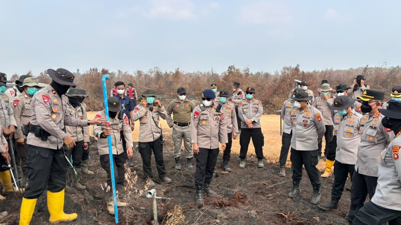 Karo Ops dan Dansat Brimob Tinjau Peragaan X-Fire untuk Pemadaman Lahan Gambut