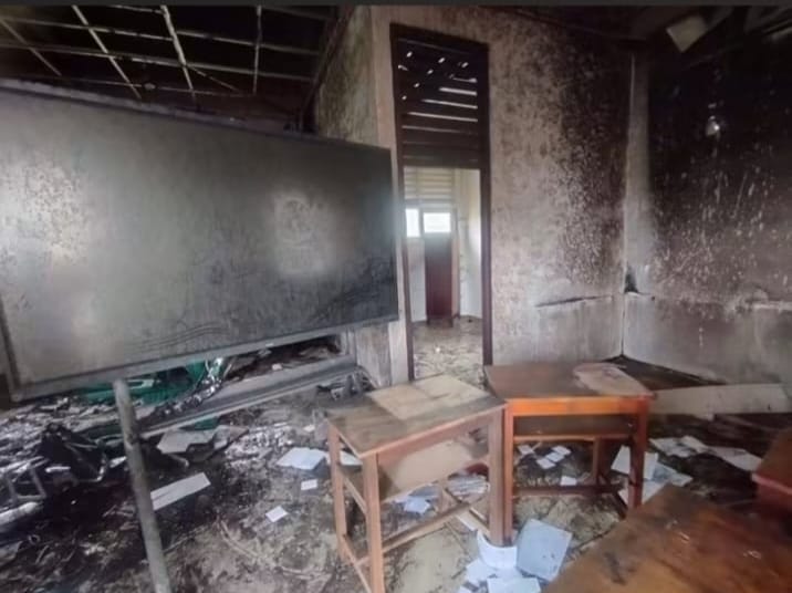 : Ruang Komputer SMP Yos Sudarso Waur Terbakar, Disdik Malra Siapkan Langkah Pemulihan. Foto:Dewi