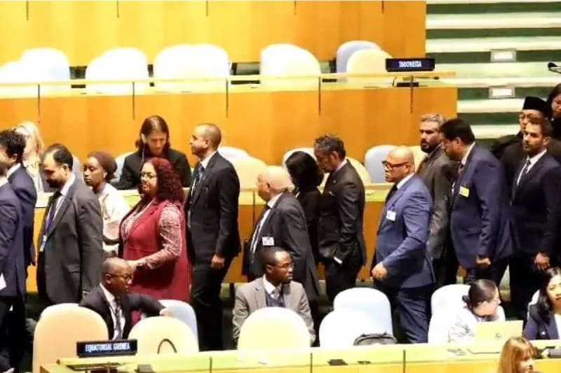: Tangkapan layar kursi delegasi Indonesia yang kosong menyusul aksi walk out saat PM Israel Benyamin Netanyahu melakukan pidato di Sidang Umum PBB, New York, Kamis (24/9/2026). (Kemlu)