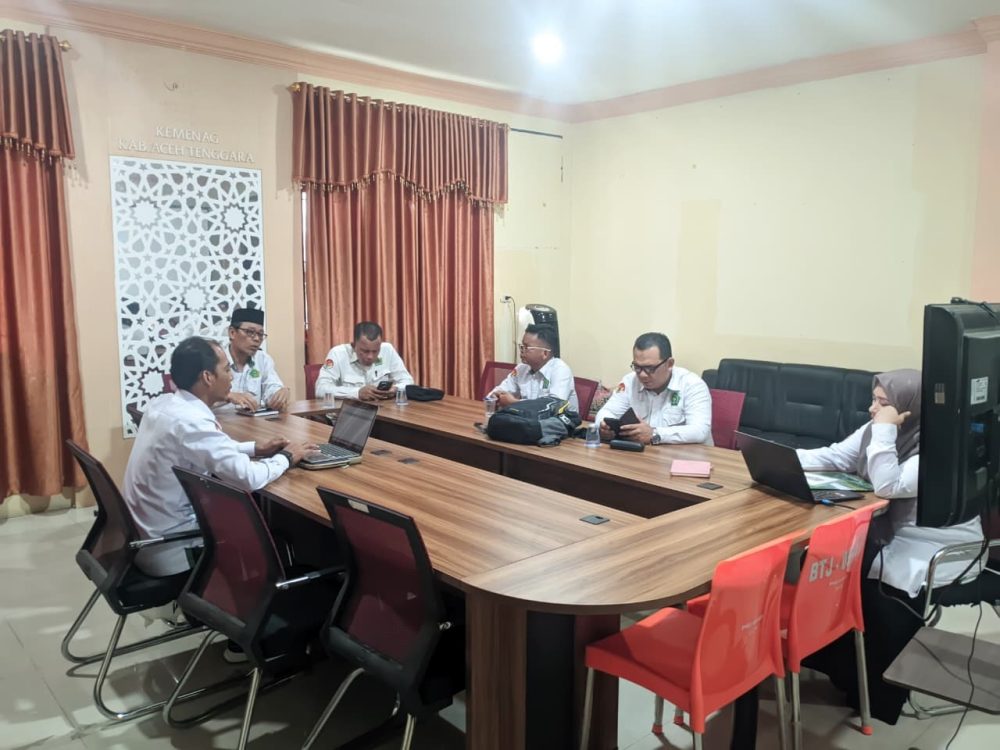 : Kemenag Aceh Tenggara memperkuat akuntabilitas dan transparansi pengelolaan anggaran serta disiplin ASN melalui rapat di Media Center Kemenag Aceh Tenggara, Senin (31/8/2026), sebagai upaya meningkatkan profesionalisme dan kualitas pelayanan kepada masyarakat.