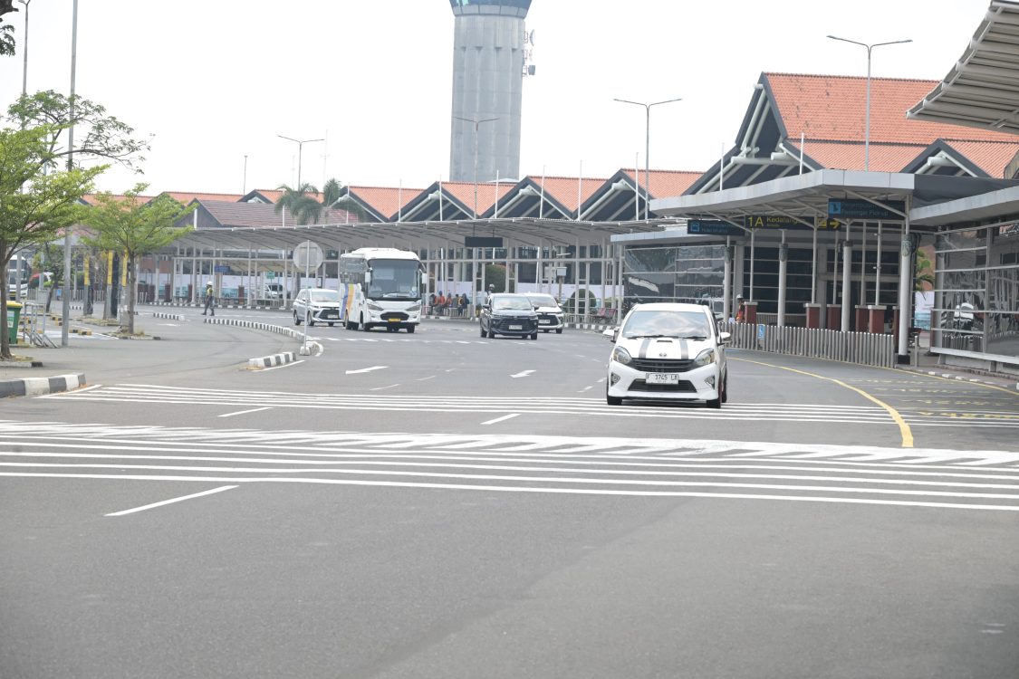 : Delapan bandara yang sebelumnya terdampak sebaran abu vulkanik Gunung Anak Krakatau kembali beroperasi normal. Kemenhub tetap memperketat pemantauan ruang udara dan berkoordinasi dengan BMKG, PVMBG, AirNav Indonesia, operator bandara, serta maskapai untuk memastikan keselamatan penerbangan. (Foto: Humas Kemenhub)