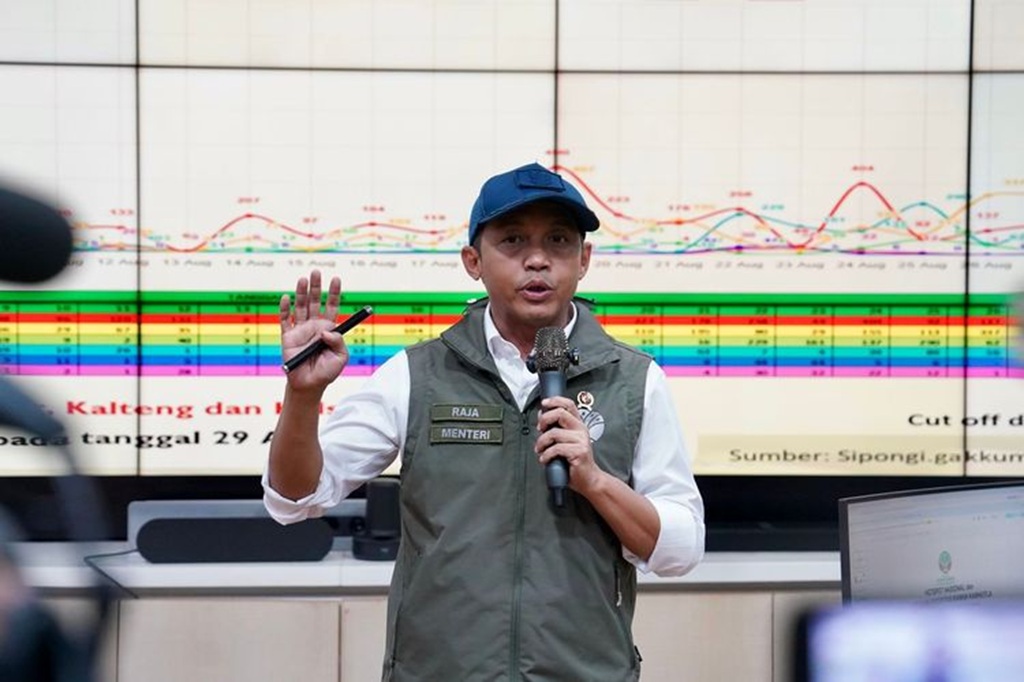 : Menteri Kehutanan Raja Juli Antoni menegaskan bahwa penanganan karhutla merupakan bagian dari komitmen pemerintah dalam melindungi keselamatan warga dan menjaga kualitas udara. (Foto: Humas Kemenhut)