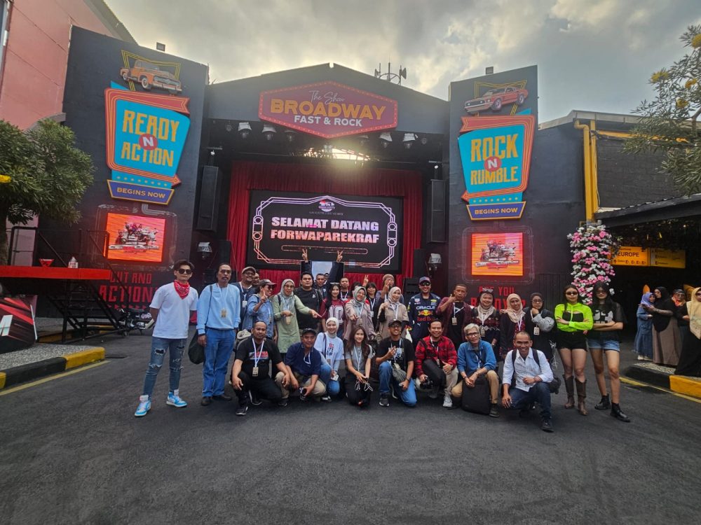 : Foto bersama awak media Forwarekraf acara NGOPREK (Ngobrolin Pariwisata dan Ekonomi Kreatif) by Forwaparekraf bertema “Safety Tourism, Sustainable Future: Membangun Wisata Aman, Edukatif, dan Berkelanjutan” di Kota Batu, Jawa Timur, Selasa (15/9/2026). (Foto: Forwarekraf/InfoPublik)
