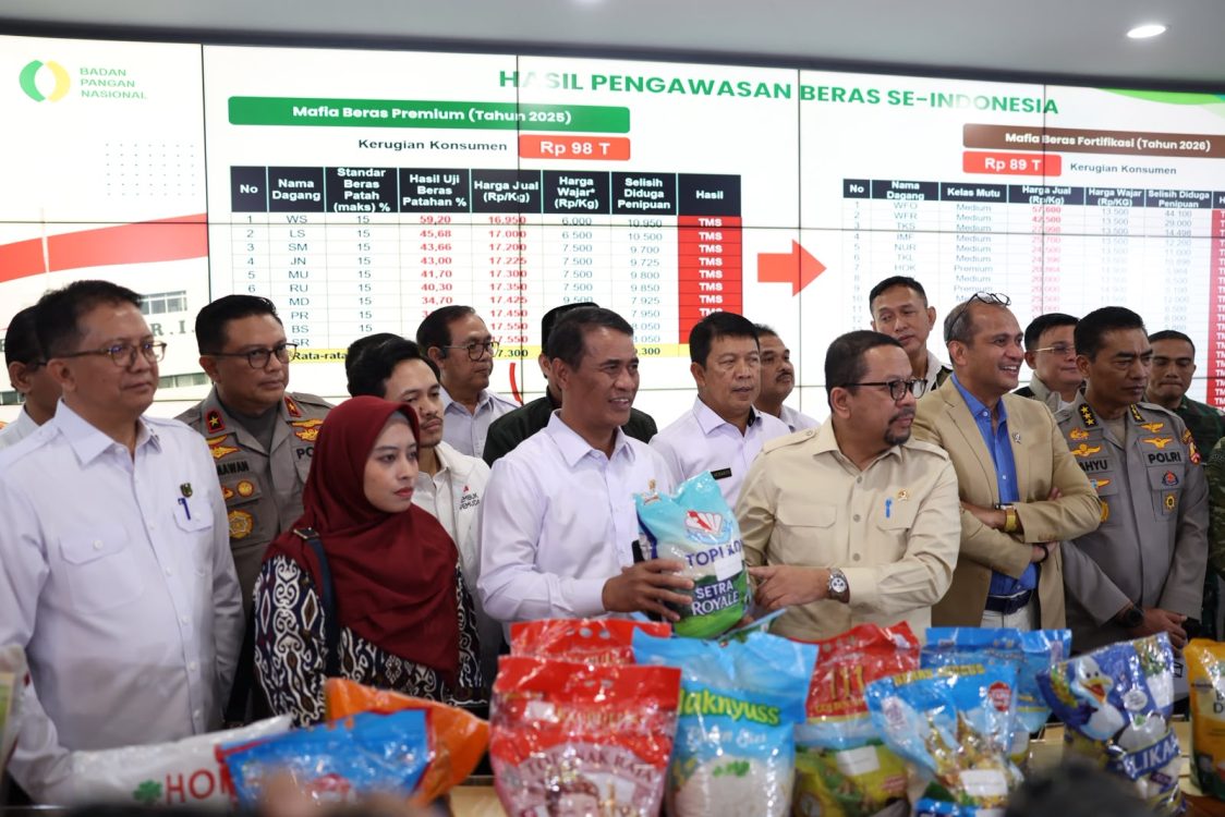: Menteri Pertanian (Mentan), Amran Sulaiman menegaskan adanya mafia yang bermain di balik persoalan beras di pasaran. Pernyataan tersebut disampaikan saat beras premium dilaporkan langka di sejumlah ritel, padahal stok beras nasional berada dalam kondisi melimpah. (Dok. Kementan)