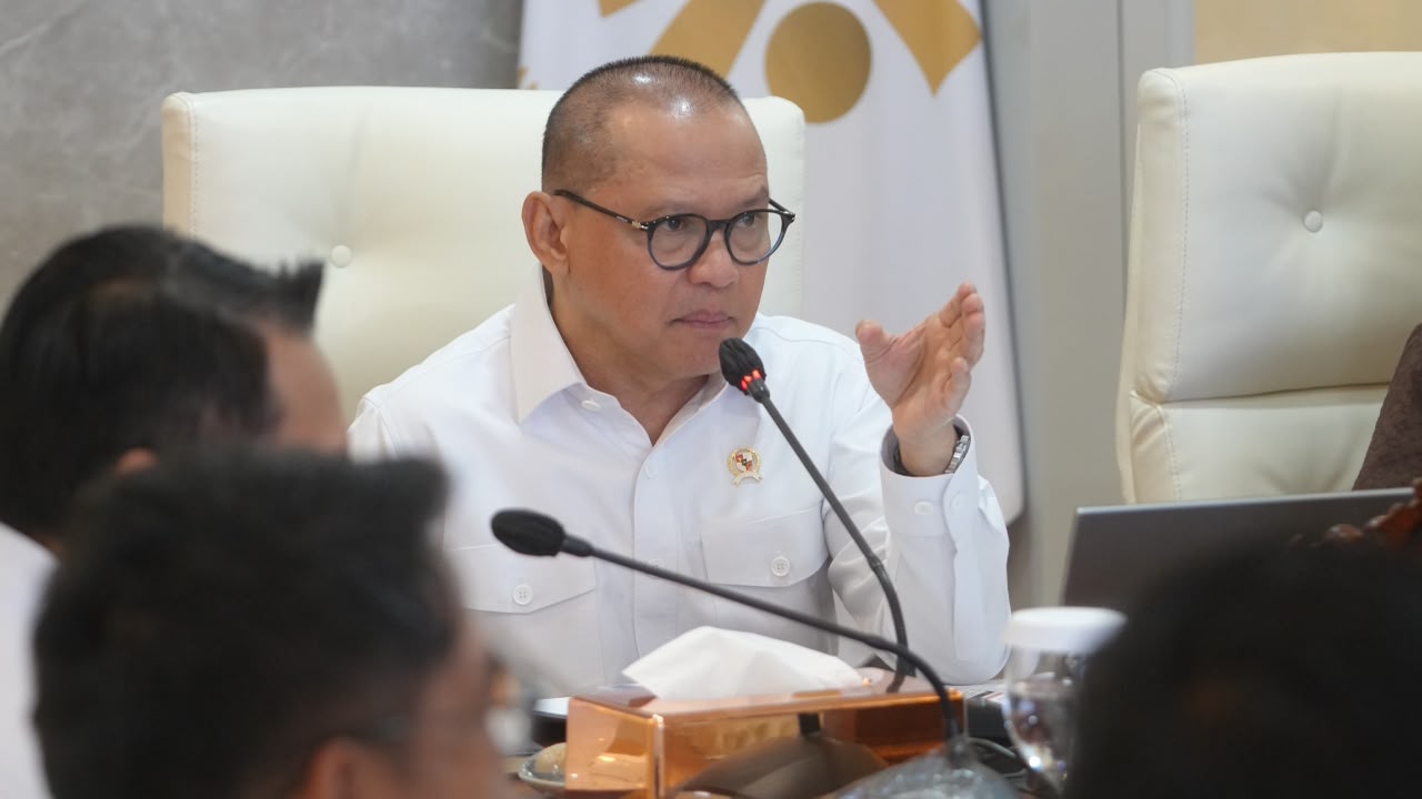 : Menteri Pelindungan Pekerja Migran Indonesia (P2MI), Mukhtarudin, menegaskan video yang mengatasnamakan dirinya dan menawarkan bantuan pemulangan sebesar Rp150 juta merupakan informasi tidak benar atau hoaks. (Humas Kementerian P2MI)