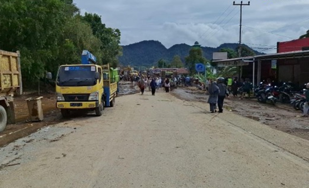 : Kementerian Pekerjaan Umum (PU) melalui Balai Pelaksanaan Jalan Nasional (BPJN) Sumatera Barat telah memastikan Ruas Jalan Nasional Padang – Solok pascabanjir bandang telah dapat dilalui pada sore hari, Selasa (22/9/2026). (foto: Humas Kemen PU)