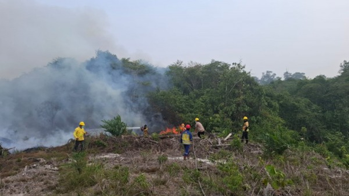 : Kementerian Pekerjaan Umum (PU) terus memperkuat penanganan kekeringan dan kebakaran hutan dan lahan (karhutla) di sejumlah wilayah, termasukKalimantan Utara (Kaltara), Kalimantan Timur (Kaltim), dan Maluku Utara (Malut). (foto: Humas Kemen PU)