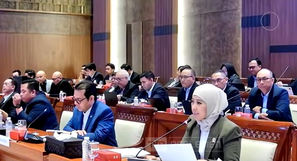 : Menkomdigi Meutya Hafid dalam rapat kerja dengan Komisi 1 DPR RI di Gedung DPR RI Senayan, Jakarta. (Foto: Cuplikan layar TVParlemen)