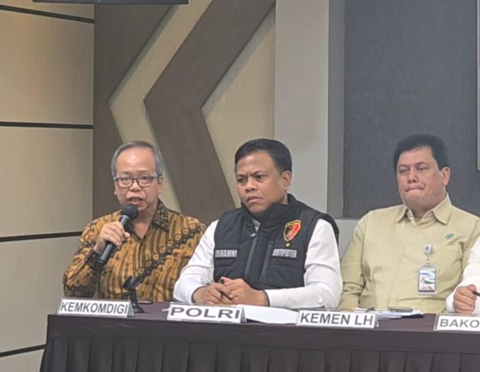 : Kemkomdigi memperkuat monitoring ruang digital dan kontra narasi untuk menangkal hoaks terkait karhutla. Informasi keliru yang dipantau mencakup konten palsu, konten lama yang dinarasikan sebagai kejadian terkini, salah lokasi, narasi menyesatkan, hingga tuduhan tanpa bukti. (Foto: Wandi/InfoPublik)