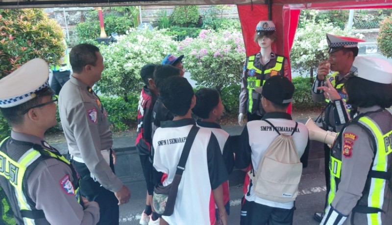Kenalkan Layanan SIM Keliling, Satlantas Klungkung Gelar Edukasi Warga di CFD