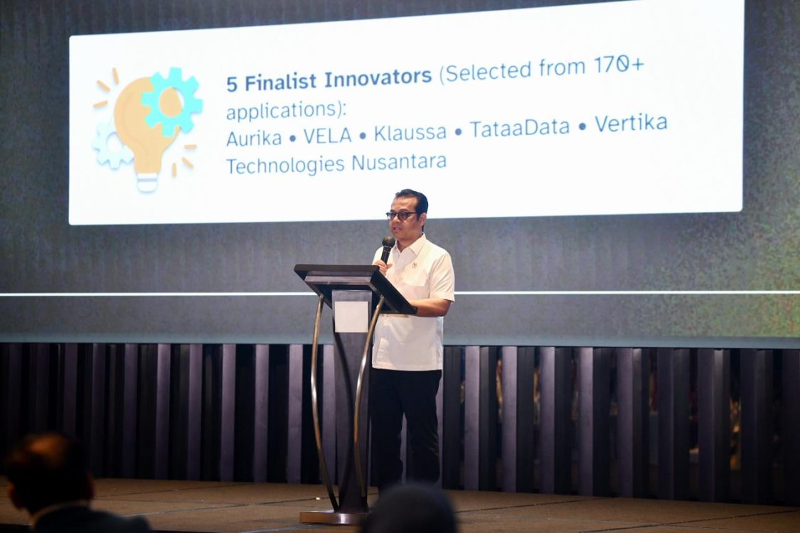 : Wamenkomdigi Nezar Patria saat menyampaikan Keynote Speech pada acara Incubation for Public Sector Demo Day 2026 di Hotel Movenpick, Jakarta. (Foto: Humas Kemkomdigi)
