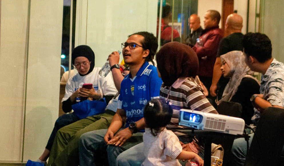 Keseruan Nobar Biru Di Grha Persib