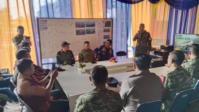 : Sejumlah Perwira Siswa Pendidikan Reguler (Dikreg) LVI Sesko TNI Tahun Anggaran 2026 melaksanakan kunjungan sekaligus sosialisasi penyuluhan bahaya kebakaran kepada masyarakat di Posko Induk BPBD Kabupaten Kotawaringin Barat. (foto: MC Kobar)