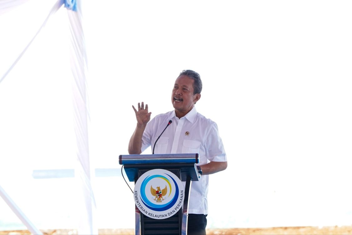 : Menteri Kelautan dan Perikanan, Sakti Wahyu Trenggono pada acara Groundbreaking Pengembangan PPN Kejawanan di Cirebon, Jawa Barat, Kamis (17/9/2026). (Dok. KKP)