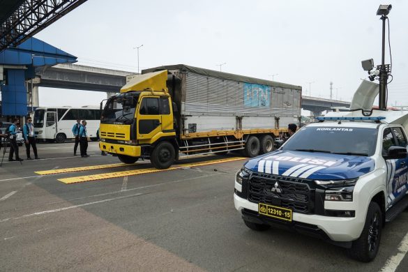 Korlantas Polri Gelar Simulasi Pengoperasian Kendaraan Jatanlin, Personel Praktik Deteksi Truk Overload