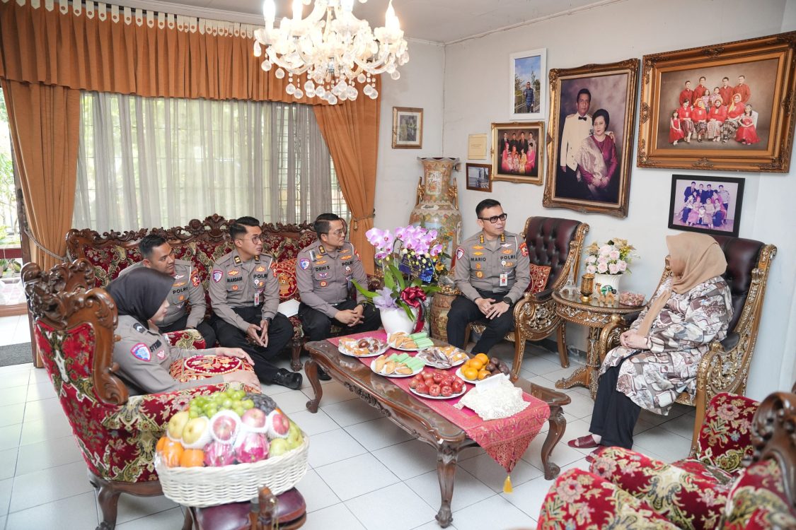 Korlantas Polri Sambangi Keluarga Kakorlantas Terdahulu, Almarhum Irjen Pol. Gandi, Rajut Silaturahmi Antar-Generasi