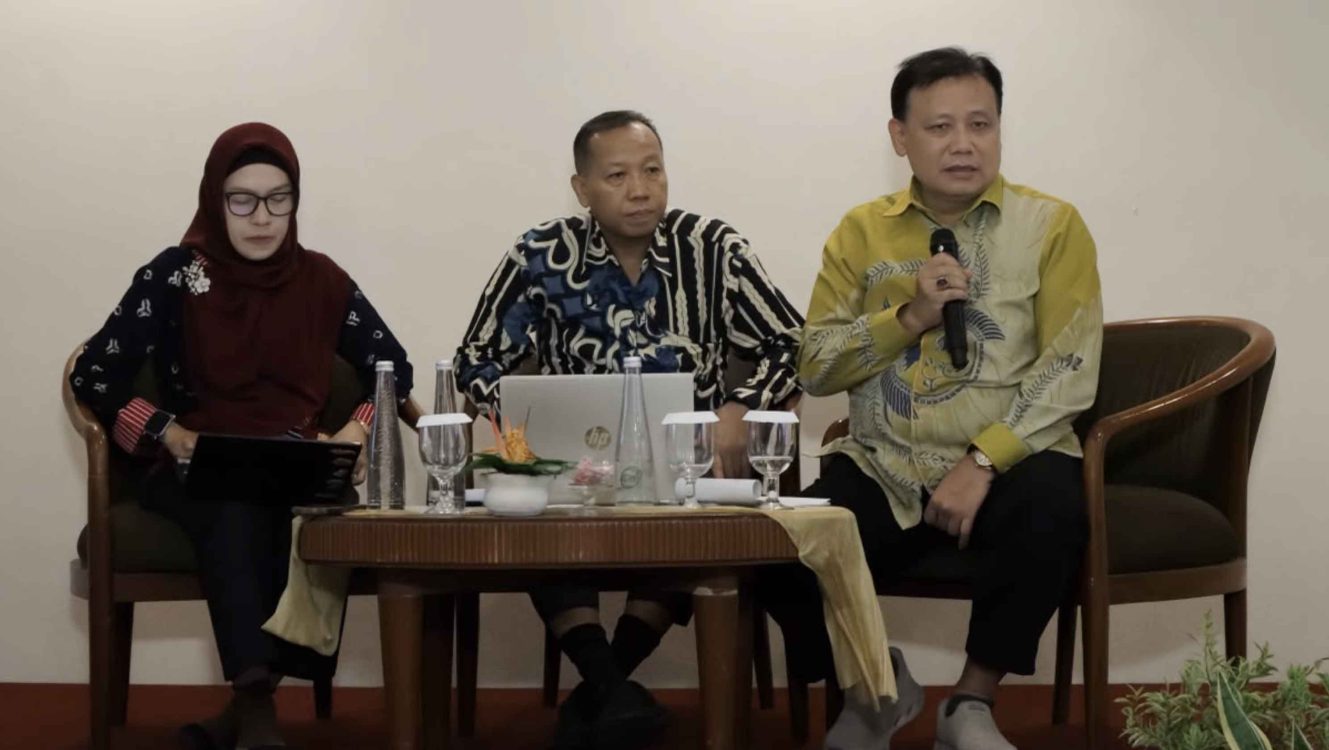 : Anggota KY selaku Ketua Bidang Pengawasan Hakim dan Investigasi KY Abhan saat memberikan materi dalam Forum Diskusi Terbatas bertajuk "Peranan Masyarakat Sipil dan Jejaring Komisi Yudisial dalam Pengawasan Efektivitas Implementasi Undang-Undang Tindak Pidana Kekerasan Seksual” di Semarang, Jawa Tengah, Selasa (15/9/2026). (Foto: Komisi Yudisial)