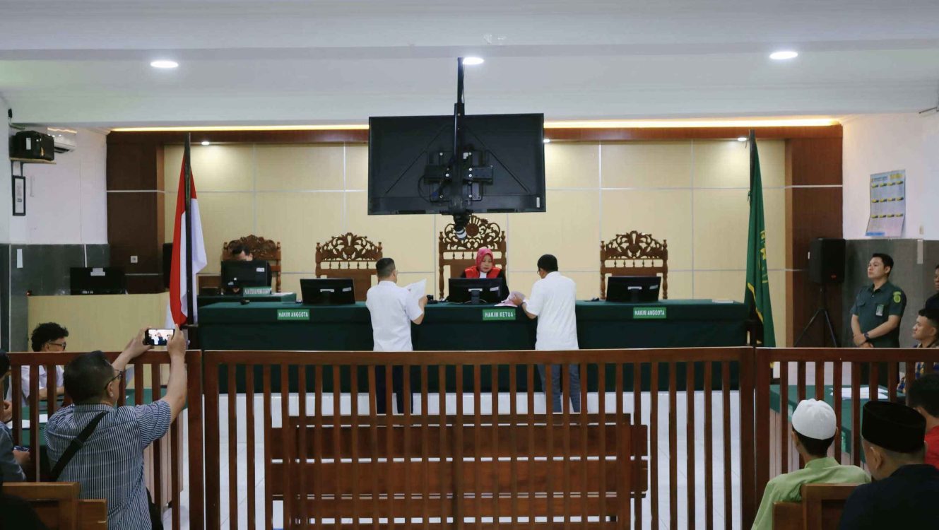 : Pengadilan Negeri (PN) Pekalongan menggelar sidang sidang praperadilan dugaan kekerasan seksual yang melibatkan pimpinan pondok pesantren di Pekalongan berinisial AH (Foto: Dok KY)